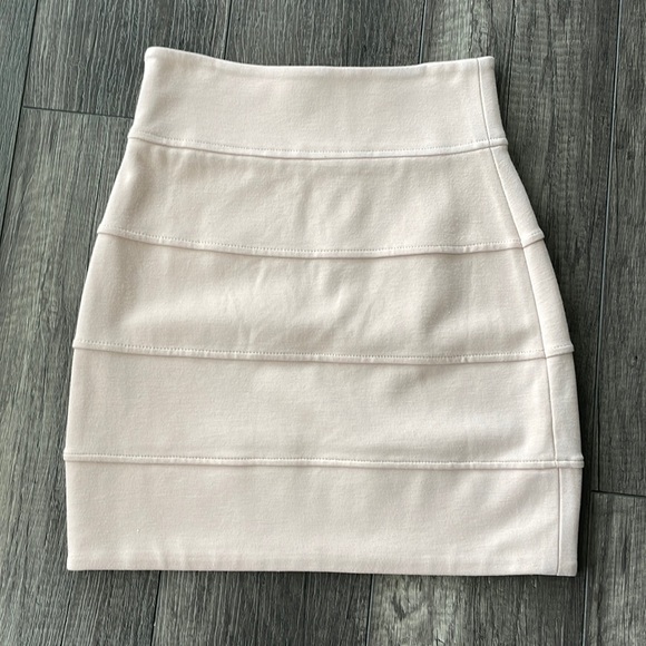 Talula (Aritzia) blush pink bodycon skirt. Size 2 - Picture 1 of 5